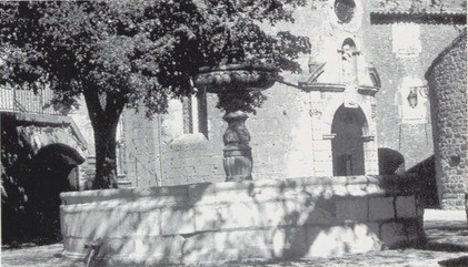 Fontaine et léglise